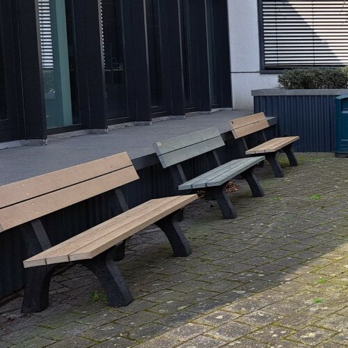 Kunststof parkbank Porto - Govaplast 11 Parkbanken model Porto van het kwaliteitsmerk Govaplast. Bijzonder duurzaam en voordelig. (Locatie: Valkenswaard)